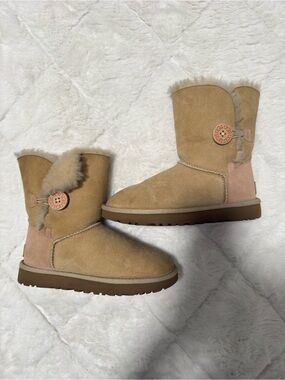Womens Sand Bailey Button Uggs